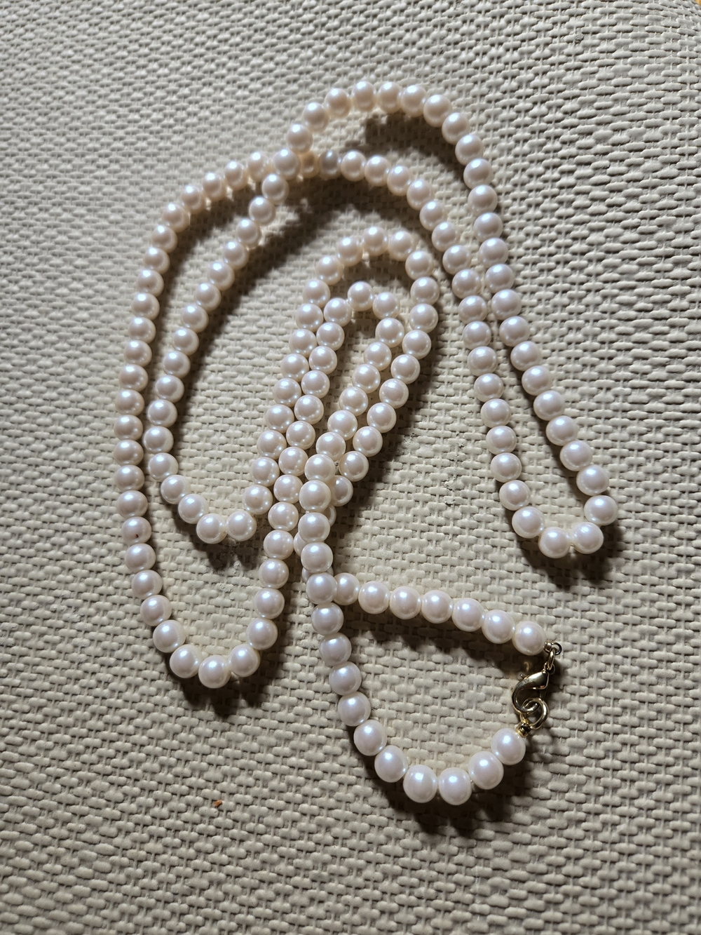 White Faux Pearl Necklace with Gold Clasp 🤍